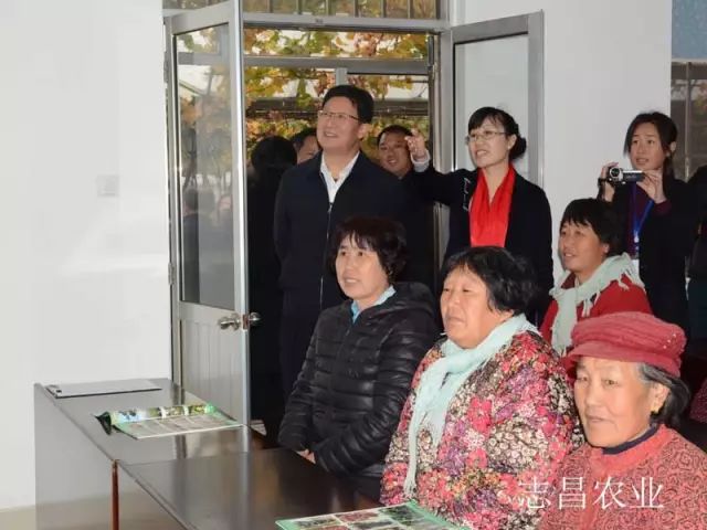 匯聚巾幗力量 助力精準(zhǔn)扶貧 --全市行業(yè)社會(huì)扶貧現(xiàn)場會(huì)在公司召開(圖4) 匯聚巾幗力量 助力精準(zhǔn)扶貧 --全市行業(yè)社會(huì)扶貧現(xiàn)場會(huì)在公司召開(圖4)