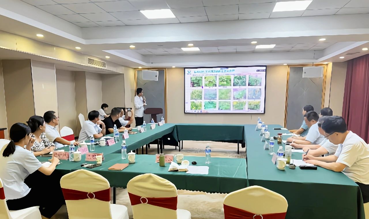 “砧木抗性評價與區(qū)域適應性調(diào)查咨詢會”成功召開(圖2) “砧木抗性評價與區(qū)域適應性調(diào)查咨詢會”成功召開(圖2)